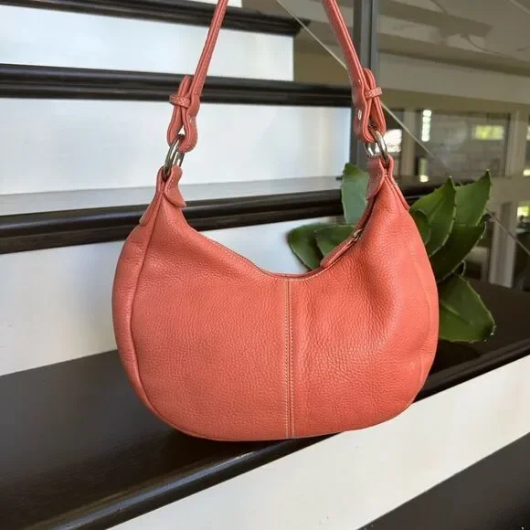 Harold’s genuine leather, soft pebbled, coral shoulder purse, like new - Picture 2 of 9